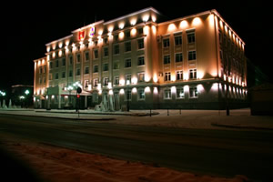 Южно-Сахалинск. Здание Правительства Сахалинской области. Сайт гостиницы Сахалин-Саппоро в Южно-Сахалинске